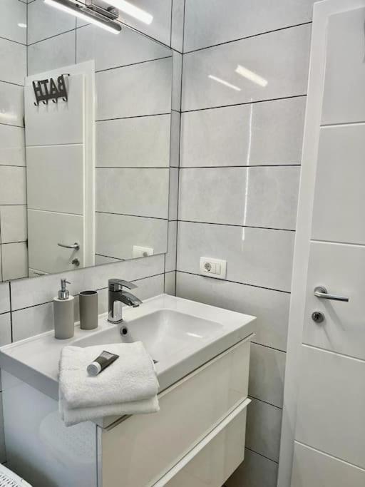 Deluxe Apartman Antonio Apartment Duce Bagian luar foto