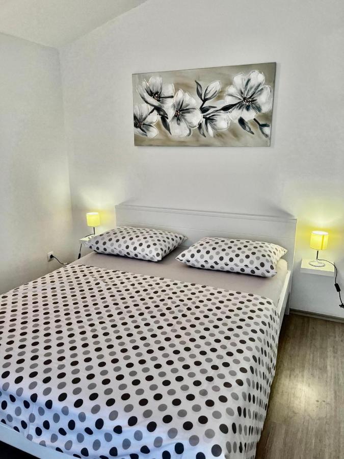 Deluxe Apartman Antonio Apartment Duce Bagian luar foto