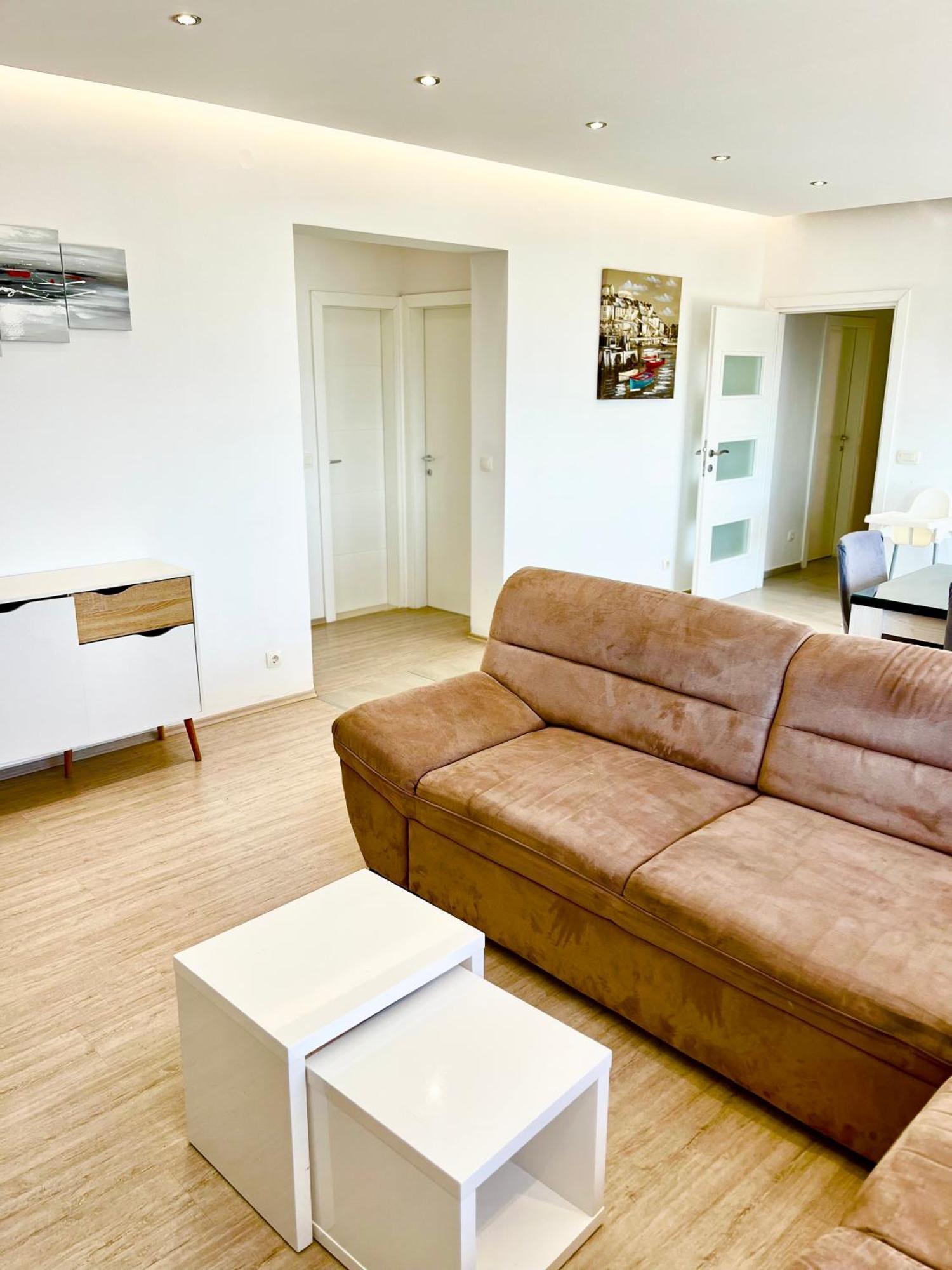 Deluxe Apartman Antonio Apartment Duce Bagian luar foto